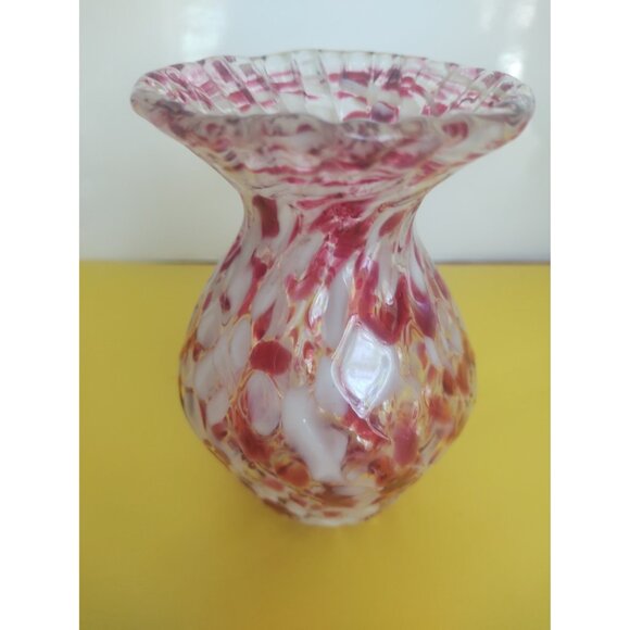 Chalet Canada Art Glass Vase Diamond cut  Red, Clear & White 5 1/4" - Picture 4 of 10